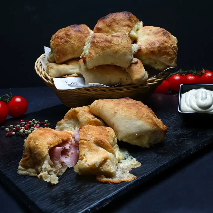 Folhado de presunto e queijo